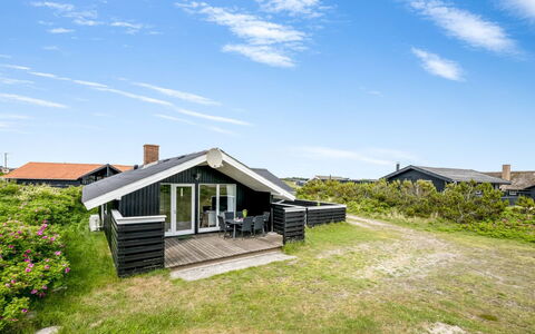 Unni - from the Sea: Roof, House, Home, Cottage, Siding, Estate, Driveway, Garden Buildings, Yard, Shed