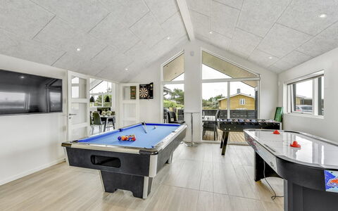 Swante - from the Sea: Ceiling, Flooring, Interior Design, Floor, Light Fixture, Chair, Wood Flooring, Hardwood, Living Room