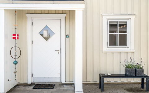 Ingmarie - 1Km from the Sea: Building, House, Residential Area, Home, Shrub, Roof, Cottage, Estate, Garden