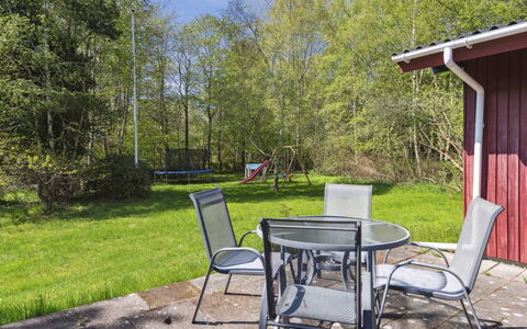 Therbern - 1.7Km from the Sea: Building, House, Window, Home, Roof, Residential Area, Shrub, Cottage, Land Lot