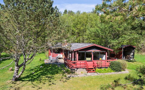 Therbern - 1.7Km from the Sea: Building, House, Window, Home, Roof, Residential Area, Shrub, Cottage, Land Lot