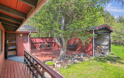 Therbern - 1.7Km from the Sea: Building, House, Window, Home, Roof, Residential Area, Shrub, Cottage, Land Lot