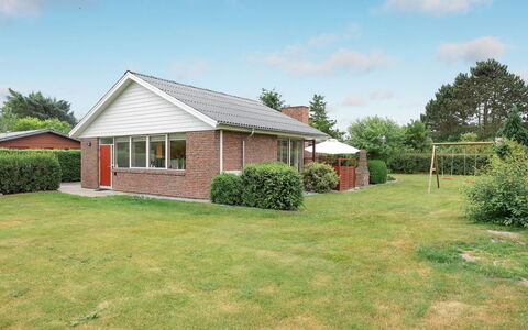 Birge - 200M from the Sea: House, Residential Area, Roof, Shrub, Home, Cottage, Garden, Lawn, Estate, Driveway