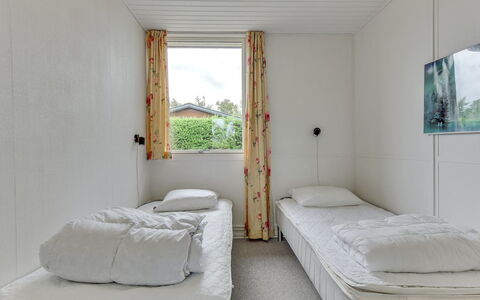 Birge - 200M from the Sea: Wall, Bedroom, Flooring, Bed, Interior Design, Floor, Ceiling, Furniture, Bedding, Bed Sheet