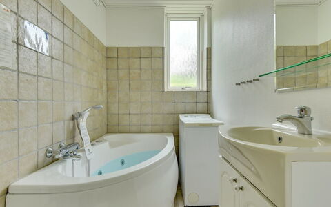 Birge - 200M from the Sea: Bathroom, Plumbing Fixture, Flooring, Interior Design, Wall, Floor, Bathroom Sink, Sink, Bathtub, Ceiling