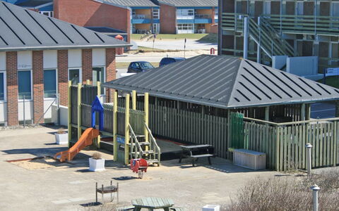 Rubi - 50M from the Sea: Public Space, Human Settlement, Shade, Pole, Yard, Driveway, Daylighting, Siding