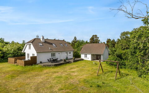 Thorben - 3.5Km from the Sea: Grass, Building, House, Home, Cottage, Roof, Rural Area, Grassland, Land Lot, Plain