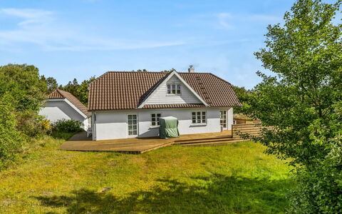 Thorben - 3.5Km from the Sea: Grass, Building, House, Roof, Home, Cottage, Shrub, Architecture, Land Lot