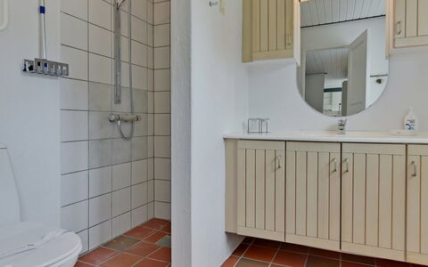 Thorben - 3.5Km from the Sea: Bathroom Sink, Plumbing Fixture, Flooring, Sink, Bathroom Cabinet, Floor, Interior Design, Bathroom, Tap, Cabinetry