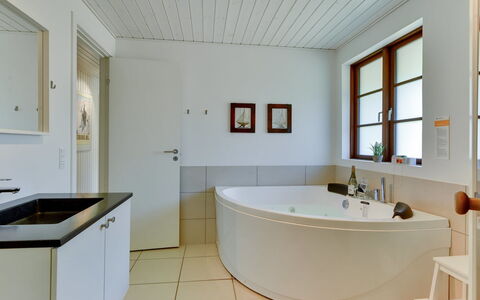 Satzur - 800M from the Sea: Interior Design, Flooring, Floor, Plumbing Fixture, Bathtub, Wood, Ceiling, Bathroom, Tap, Plumbing