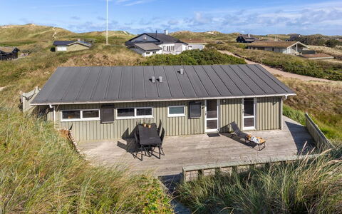 Kalervo - 100M from the Sea: Architecture, Roof, Home, Composite Material, Daylighting, Siding, Driveway