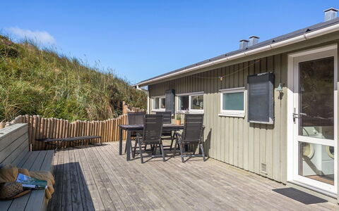 Kalervo - 100M from the Sea: Architecture, Roof, Home, Composite Material, Daylighting, Siding, Driveway