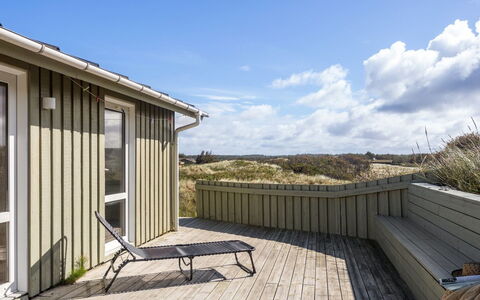 Kalervo - 100M from the Sea: Architecture, Roof, Home, Composite Material, Daylighting, Siding, Driveway