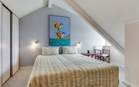Enrica - 1Km from the Sea: Interior Design, Flooring, Floor, Bed, Bedroom, Furniture, Ceiling, Wood, Linens, Textile