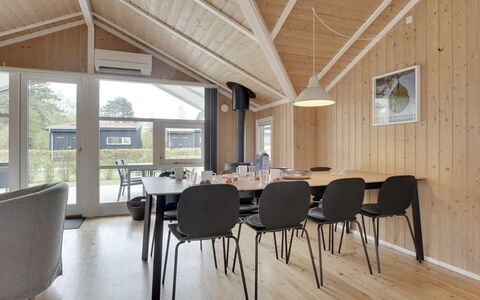 Ruut - 200M from the Sea: Flooring, Wall, Floor, Interior Design, Wood, Ceiling, Wood Flooring, Lighting, Furniture, Laminate Flooring