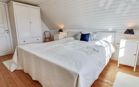 Iivari - 1.5Km from the Sea: Bedroom, Flooring, Wood, Bed, Floor, Wood Flooring, Bed Sheet, Bedding, Interior Design, Ceiling