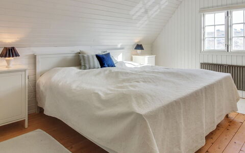 Iivari - 1.5Km from the Sea: Wood, Bedroom, Bed, Bed Sheet, Flooring, Floor, Bedding, Linens, Wood Flooring, Ceiling
