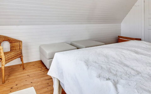 Iivari - 1.5Km from the Sea: Flooring, Floor, Wood, Bedroom, Bed, Interior Design, Bed Sheet, Wood Flooring, Ceiling, Bedding