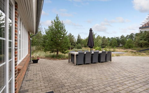 Nana - 4Km from the Sea: Home, Groundcover, Brick, Garden, Landscaping, Estate, Driveway, Shade, Flagstone, Yard