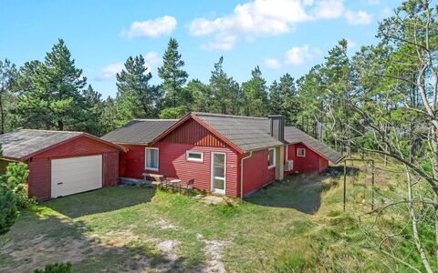 Dorreth - 800M from the Sea: Home, Cottage, Porch, Hardwood, Siding, Deck, Shade, Plank, Estate, Garden Buildings