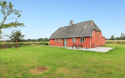 Eduard - 4.3Km from the Sea: House, Roof, Home, Cottage, Shed, Garden Buildings, Siding, Yard, Log Cabin, Hut