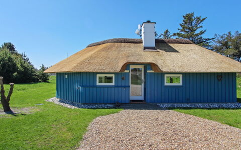 Kenny - 1.2Km from the Sea: Cottage, Shed, Hut, Farmhouse, Prairie, Shack, Barn, Log Cabin, Garden Buildings