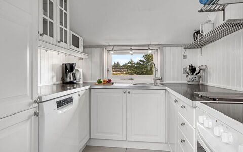 Kenny - 1.2Km from the Sea: Cottage, Shed, Hut, Farmhouse, Prairie, Shack, Barn, Log Cabin, Garden Buildings