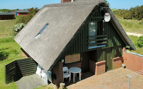 Tofi - 400M from the Sea: Home, Cottage, Porch, Hardwood, Siding, Deck, Shade, Plank, Estate, Garden Buildings