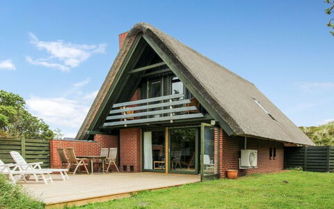 Tofi - 400M from the Sea: Home, Cottage, Porch, Hardwood, Siding, Deck, Shade, Plank, Estate, Garden Buildings