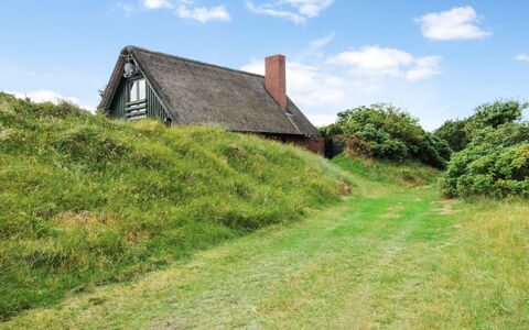 Tofi - 400M from the Sea: Home, Cottage, Porch, Hardwood, Siding, Deck, Shade, Plank, Estate, Garden Buildings