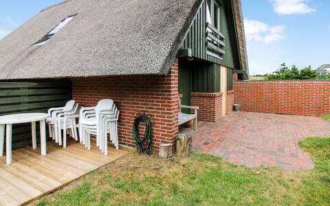 Tofi - 400M from the Sea: Home, Cottage, Porch, Hardwood, Siding, Deck, Shade, Plank, Estate, Garden Buildings