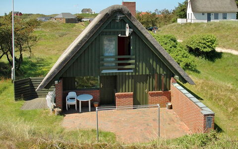 Tofi - 400M from the Sea: Home, Cottage, Porch, Hardwood, Siding, Deck, Shade, Plank, Estate, Garden Buildings