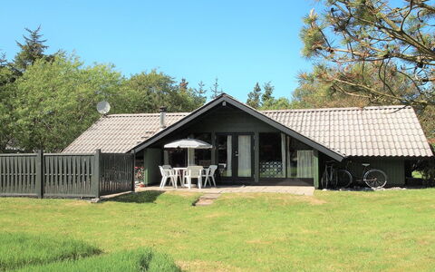 Anka - 2Km from the Sea: Vegetation, Shrub, Spring, Cottage, Garden, Shade, Backyard, Yard, Chair