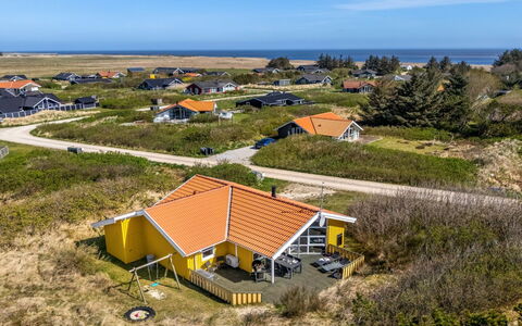 Midja - 800M from the Sea: Cottage, Shed, Hut, Farmhouse, Prairie, Shack, Barn, Log Cabin, Garden Buildings