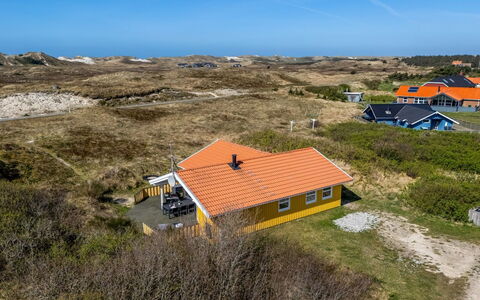 Midja - 800M from the Sea: Cottage, Shed, Hut, Farmhouse, Prairie, Shack, Barn, Log Cabin, Garden Buildings
