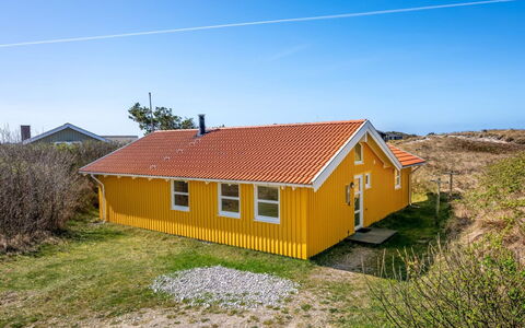 Midja - 800M from the Sea: Cottage, Shed, Hut, Farmhouse, Prairie, Shack, Barn, Log Cabin, Garden Buildings