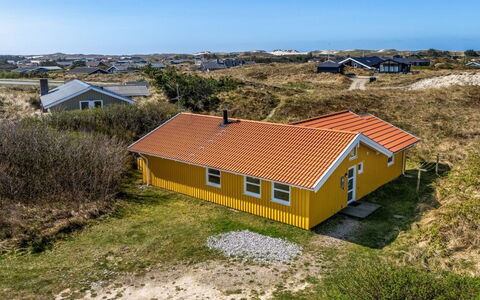 Midja - 800M from the Sea: Cottage, Shed, Hut, Farmhouse, Prairie, Shack, Barn, Log Cabin, Garden Buildings