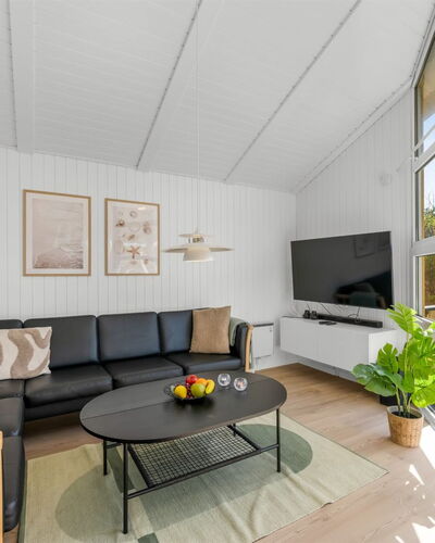 Midja - 800M from the Sea