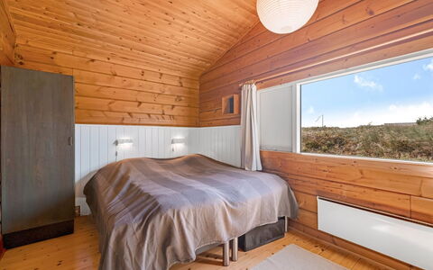 Evelin - from the Sea: Wood, Ceiling, Bedroom, Hardwood, Plank, Wood Stain, Wood Flooring, Cottage, Bed, Bedding