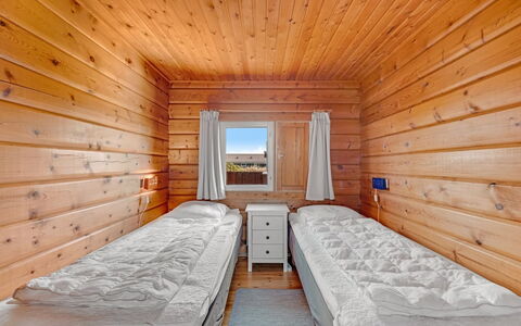 Evelin - from the Sea: Wood, Floor, Flooring, Hardwood, Wood Stain, Plank, Wood Flooring, Ceiling, Bedroom, Bed