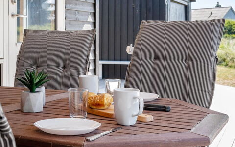 Tameran - 700M from the Sea: Cottage, Shed, Hut, Farmhouse, Prairie, Shack, Barn, Log Cabin, Garden Buildings