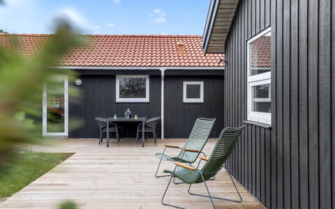 Antto - 900M from the Sea: Cottage, Shed, Hut, Farmhouse, Prairie, Shack, Barn, Log Cabin, Garden Buildings
