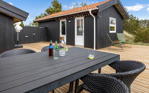 Antto - 900M from the Sea: Cottage, Shed, Hut, Farmhouse, Prairie, Shack, Barn, Log Cabin, Garden Buildings