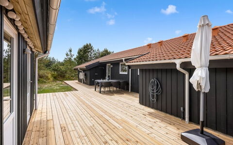 Antto - 900M from the Sea: Cottage, Shed, Hut, Farmhouse, Prairie, Shack, Barn, Log Cabin, Garden Buildings