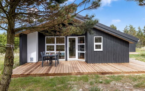 Antto - 900M from the Sea: Cottage, Shed, Hut, Farmhouse, Prairie, Shack, Barn, Log Cabin, Garden Buildings