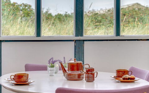 Stener - 250M from the Sea: Furniture, Tableware, Interior Design, Table, Serveware, Pink, Porcelain, Dining Room, Dishware, Kitchen & Dining Room Table