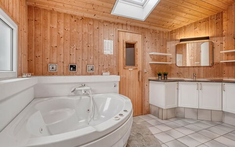 Heggi - 900M from the Sea: Plumbing Fixture, Wood, Flooring, Interior Design, Ceiling, Floor, Bathtub, Bathroom, Plumbing, Room