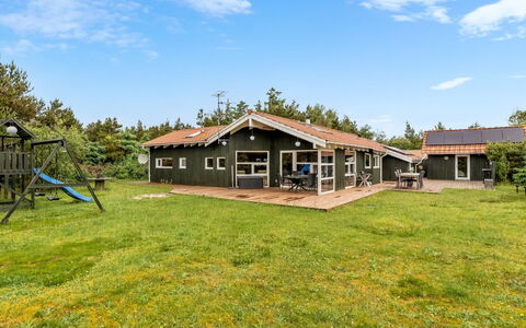 Heggi - 900M from the Sea: Building, House, Home, Cottage, Roof, Rural Area, Estate, Farmhouse, Lawn, Yard
