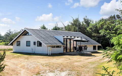 Suncica - 700M from the Sea: Home, Residential Area, House, Cottage, Roof, Land Lot, Siding, Garden, Estate, Lawn