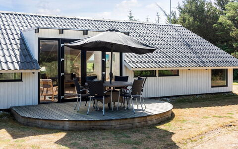 Suncica - 700M from the Sea: Home, Residential Area, House, Cottage, Roof, Land Lot, Siding, Garden, Estate, Lawn
